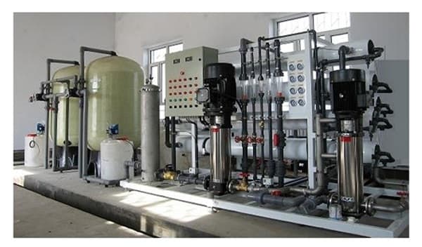 Understanding the Basics: How Does a Reverse Osmosis Plant Work?